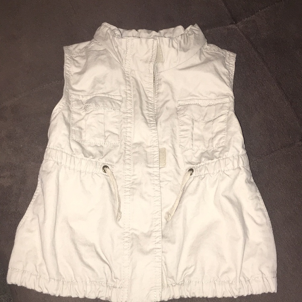 Old Navy khaki vest. Size 2t